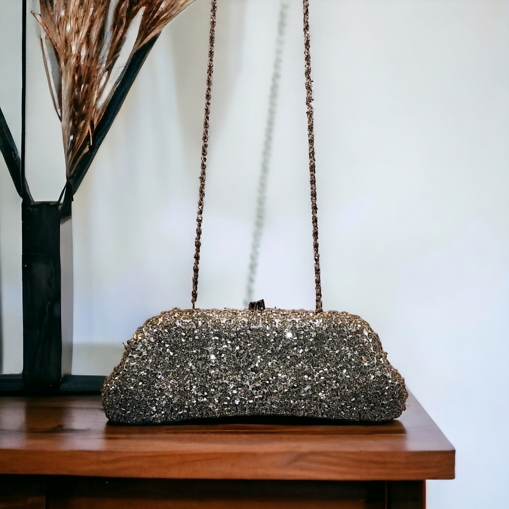 V2 by VANESSA | 💎 Vintage Beaded Clear & White Clutch | EUC ✨
